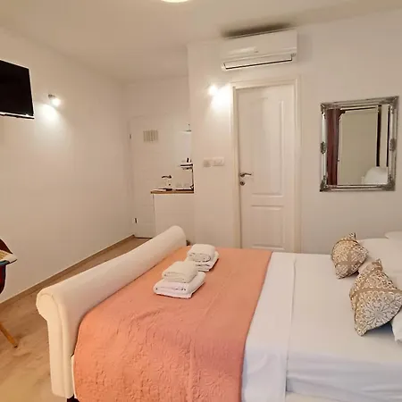 Old Town Apartment *